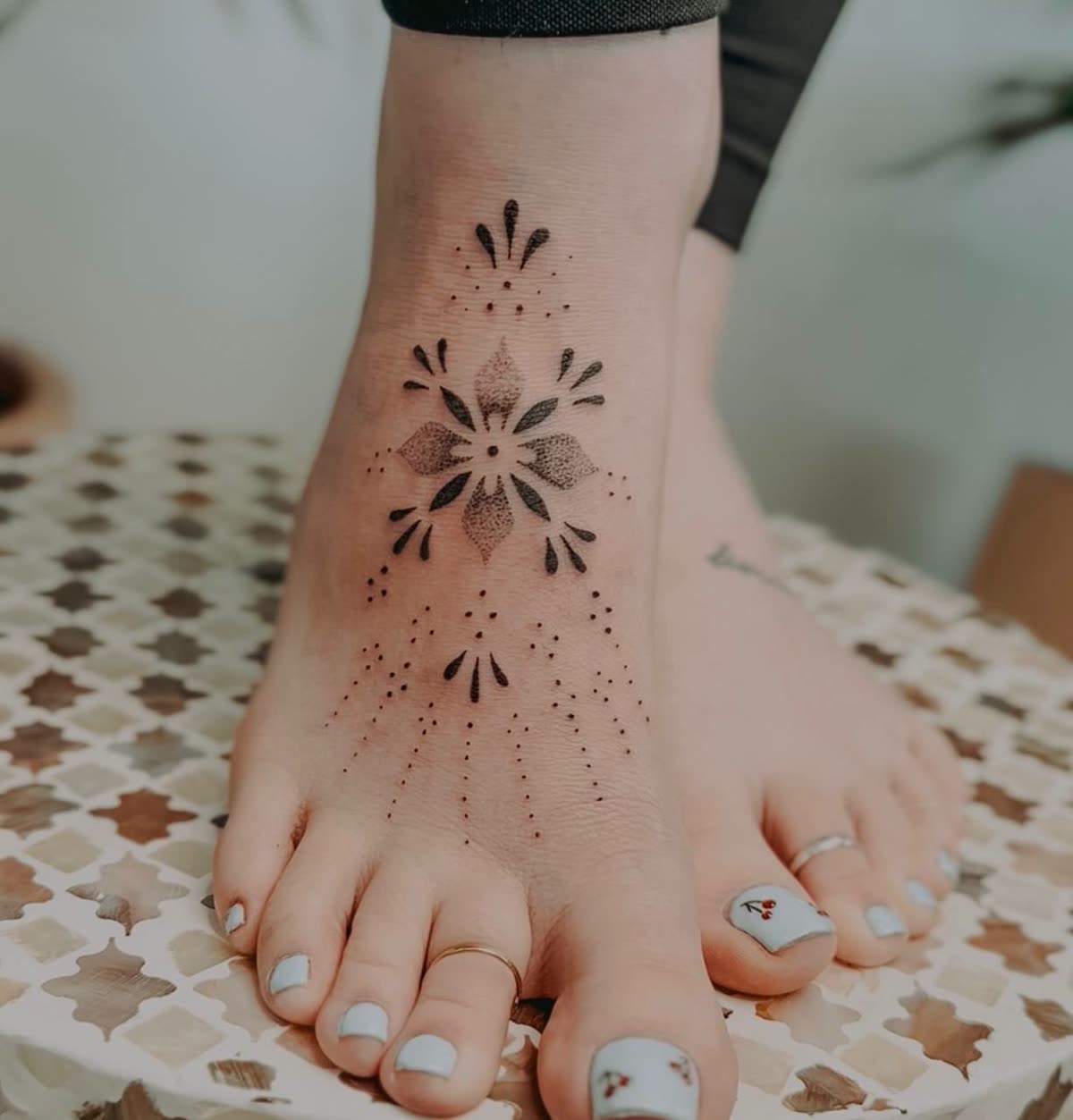 Fresh fine line piece